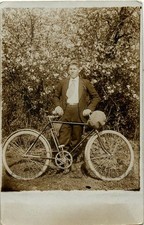 Bellissimo Uomo Con Bicicletta