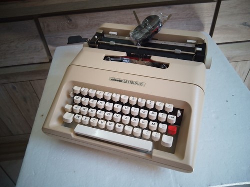 Macchina scrivere olivetti - da,