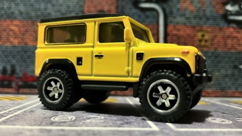 Land rover defender gialla - land,
