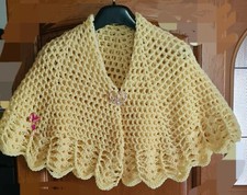 Mantellina della nonna gialla