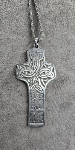 Collier croix saint - collier,