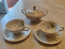 Set 2 tazzine e zuccheriera in porcellana. Vintage.