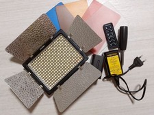 Yongnuo YN300 II LED Video Light 300 LED 3200K-5500K con filtri e batteria