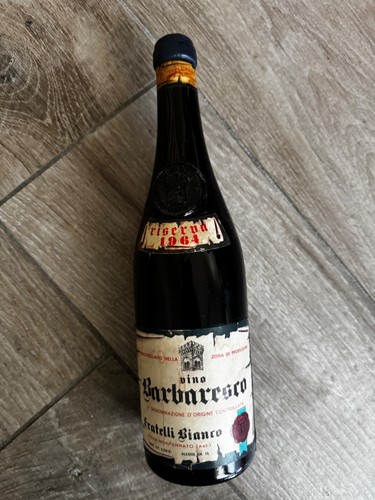 Bottiglia vino barbaresco - di,