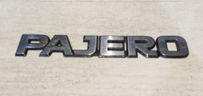 Logo PAJERO Mitsubishi L040 Prima Serie Scritta Parafango Anteriore .