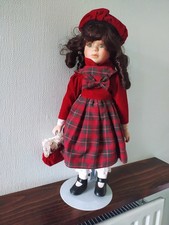 BAMBOLA PORCELLANA COLLEZIONE PASSEGGIATA "CHARLOTTE" con SUPPORTO