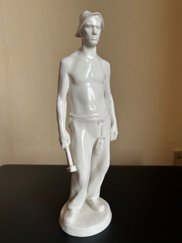 Statua porcellana giovane - in,