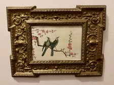 Antico dipinto a guazzo su carta 1890 di uccellini in metallo pressato cornice francese