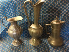 LOTTO DI TRE BROCCHE IN METALLO CARAFFA ACQUA VINO TEIERA MARCHIATE no Sheffield