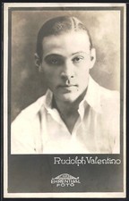Attore Rodolfo Valentino in