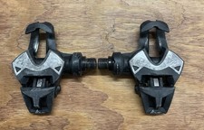 Pedali senza clip da strada