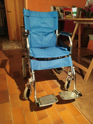 Carrozzina disabili pieghevole