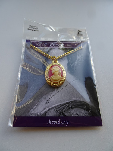 Collana con ciondolo cammeo