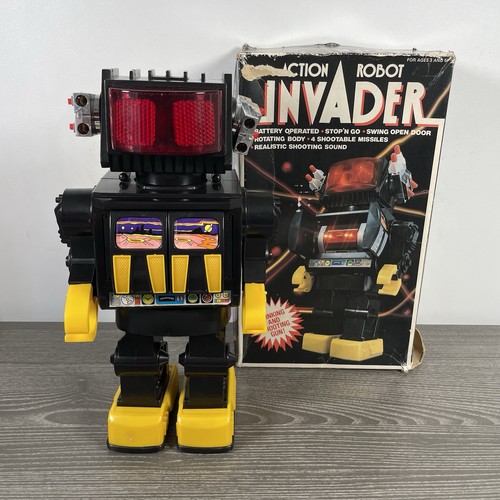 Kamco action robot invader - action,