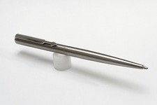 Penna a sfera Parker Rialto in acciaio spazzolato - Meccanismo a rotazione