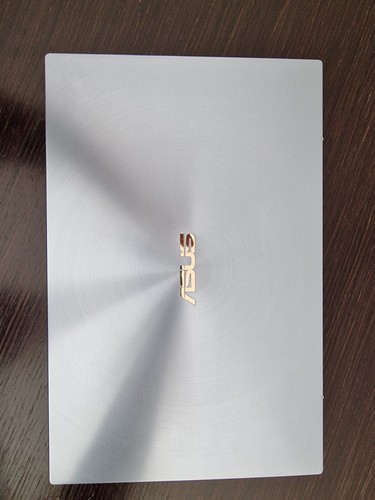 Asus zenbook 2019 - i7,