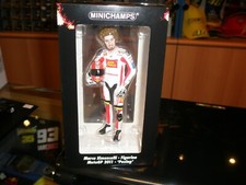 MINICHAMPS 1:12 FIGURINE SIMONCELLI MOTOGP 2011 - POSING L.E. 1158 pcs.