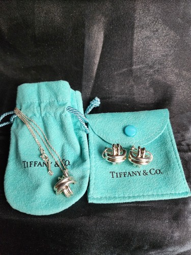 Collana con croce firmata