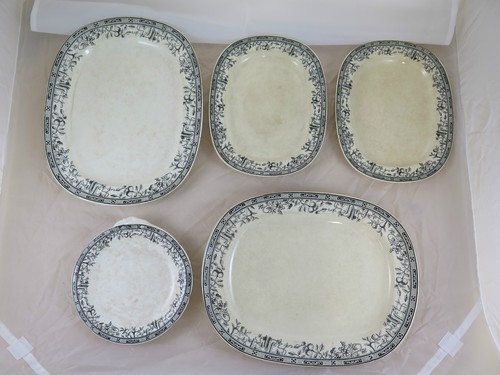 Cinque piatti ceramica - in,