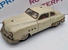 Auto giocattolo in latta