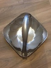 CESTO E PIATTO IN METALLO LAVORATO