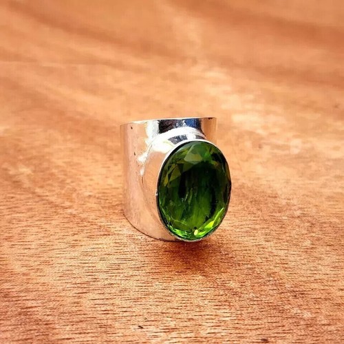 Anello con pietre preziose