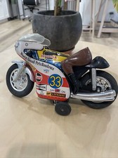 Moto d'epoca in latta a