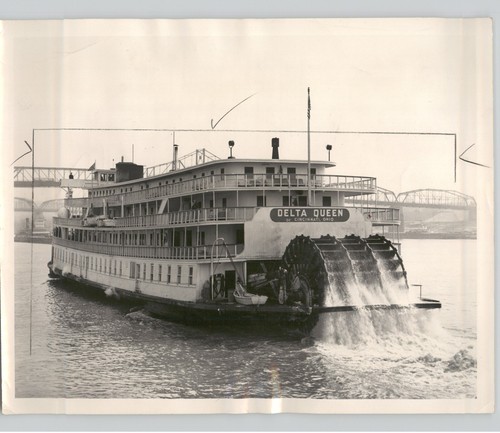 Vecchia riverboat sternwheeler - vecchia,