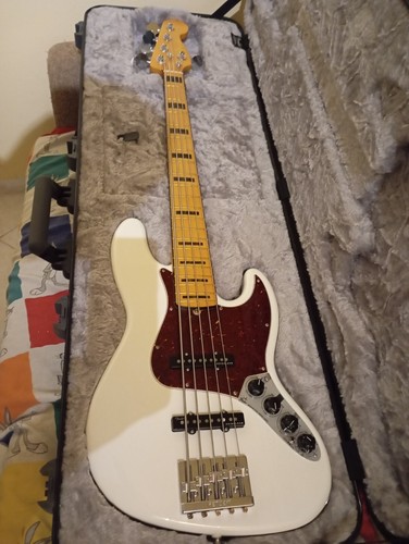Fender jazz ultra - am,