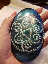 Pietra mandala roccia dipinta