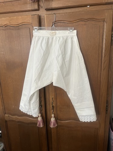 Pantaloni antichi bianchi