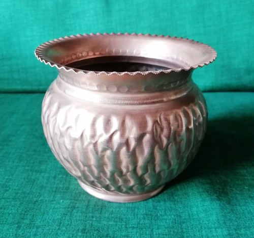 Porta vaso rame battuto - in,