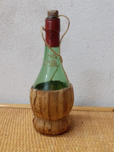 Vecchio fiaschetto impagliato - vecchio,