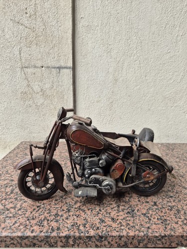 Modellino vinvage moto con