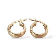 Orecchini da donna piccoli a cerchio con incisioni sfaccettate in oro 18 kt 750