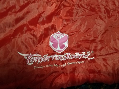 Sacco pelo tomorrow world - tomorrow,
