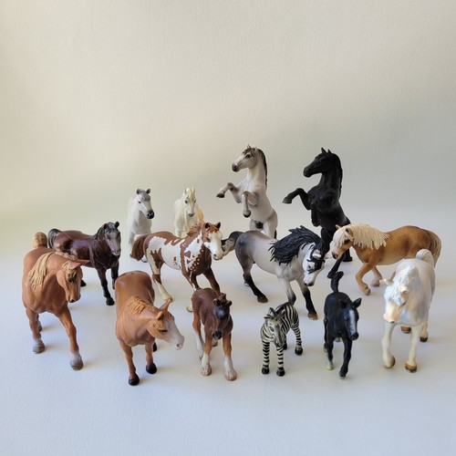 Lotto figurine cavalli - di,