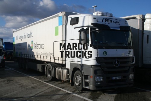 Foto camion mercedes benz - foto,