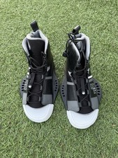 Set stivali e attacchi per