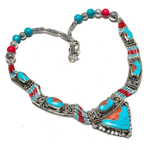 Collana con pietre preziose