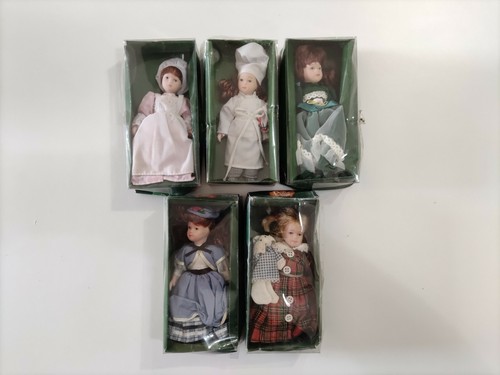 Dolls house - dolls',