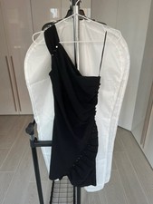 Abito nero monospalla