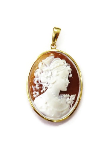 Collana con ciondolo cammeo