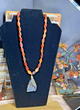 Collana con pietre preziose