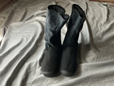 stivaletti neri in camoscio e