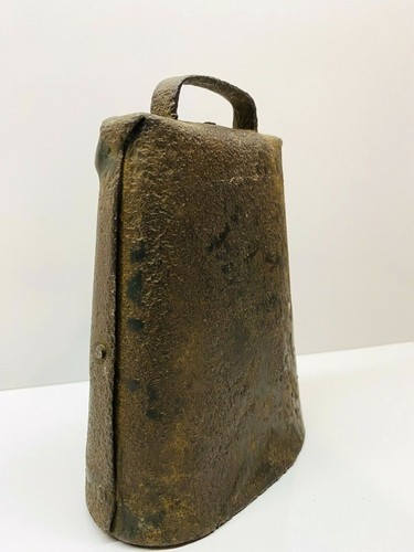 Antica campana rivettata per