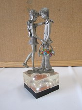 Statuetta in peltro cesellato a mano made in Italy statuina innamorati vintage