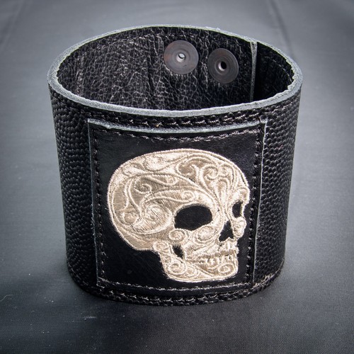 Bracciale pelle con ricamo - in,