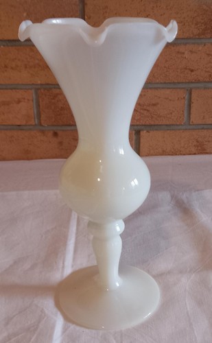 Vase opaline blanche rebord - opaline,