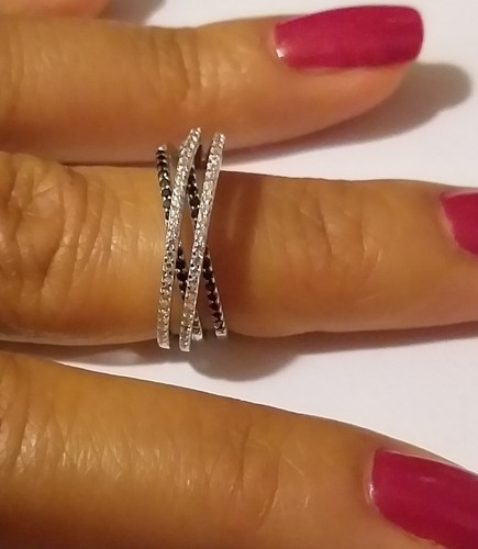 Anello con tanti zirconi